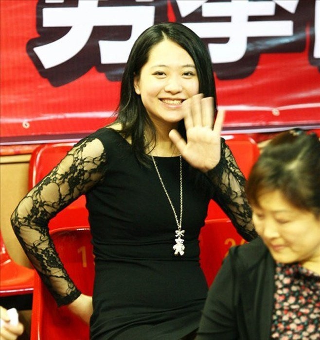 揭秘朱芳雨与现任妻子的恩爱秘密,朱芳雨三次婚姻