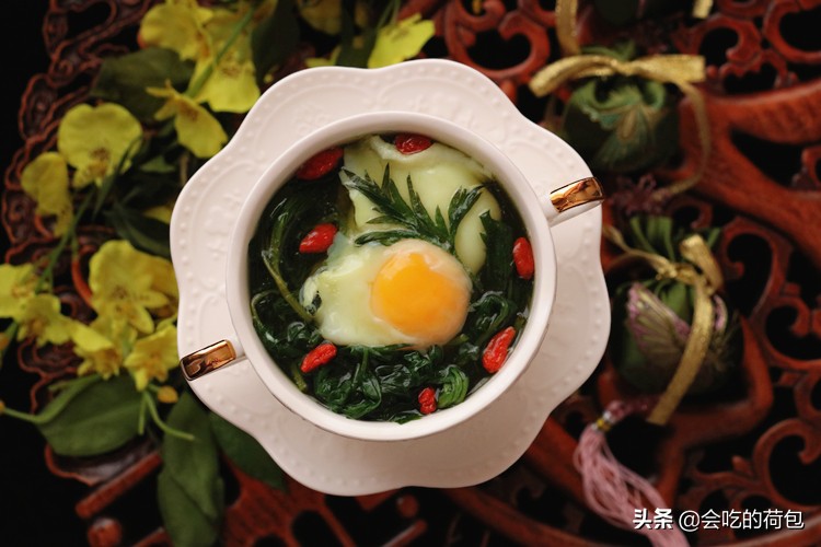 80岁奶奶教我用艾叶煮鸡蛋作用,鸡蛋和艾叶煮水喝有什么功效