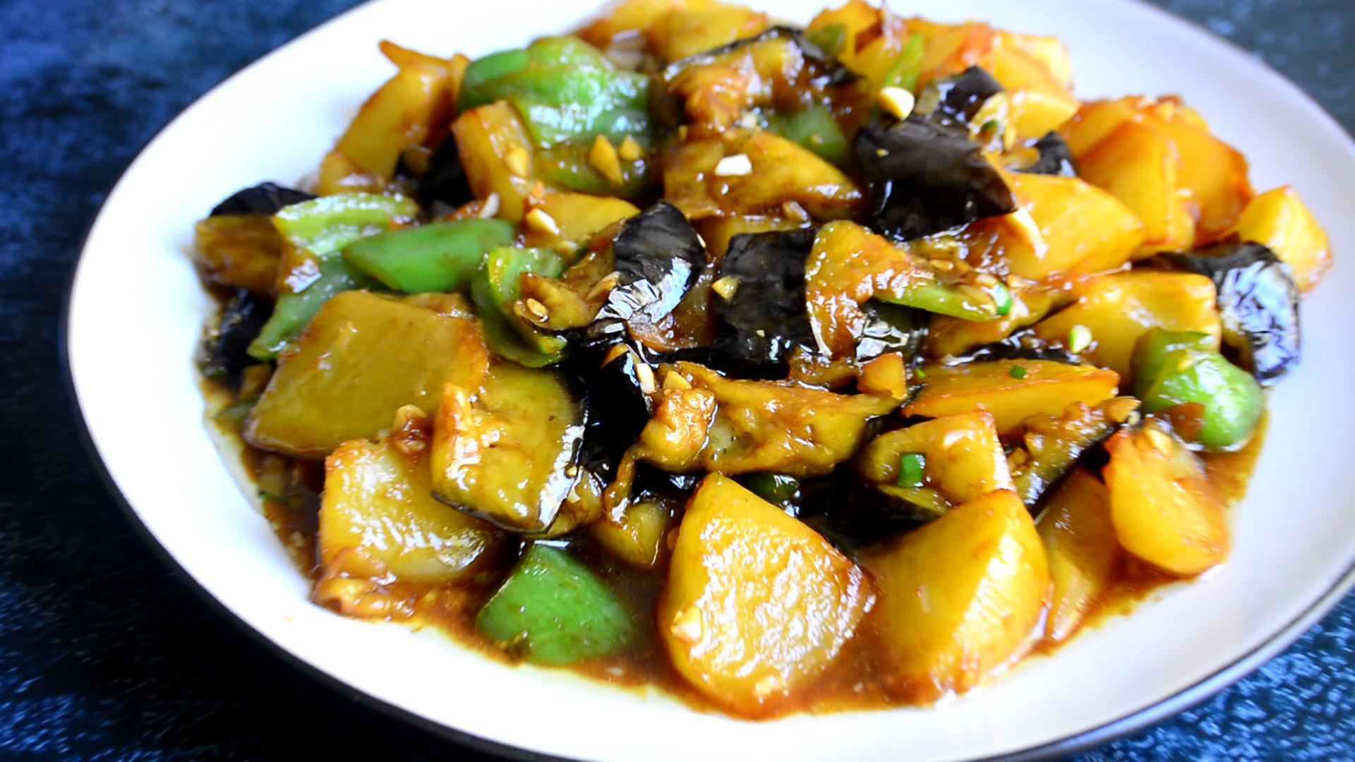 地三鲜做法调汁,传统东北地三鲜的原材料是哪三鲜