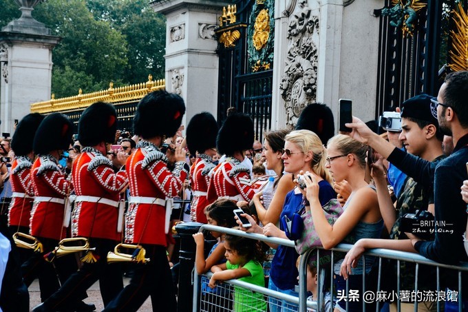 白金汉宫是英国的,英国王室齐聚哀悼女王白金汉宫
