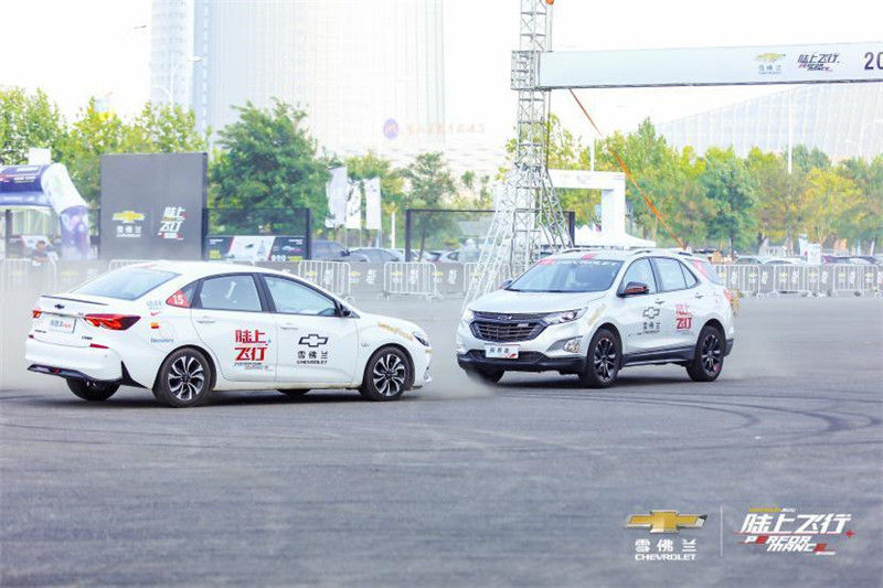 烧胎、飞车、长腿妹有关陆上飞行的记忆碎片