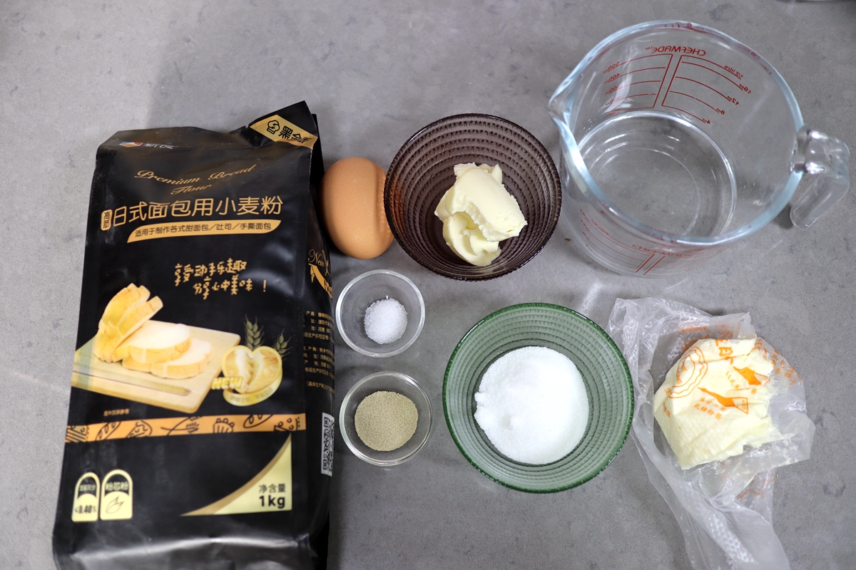 做面包快速出膜的方法,做面包的面团怎么才能揉出膜