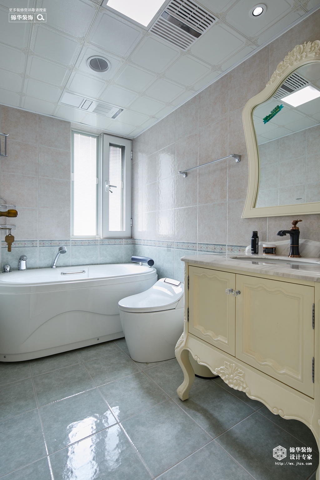 柠檬黄与宝石蓝点亮美式简奢空间,高级灰香槟金和麻白点缀