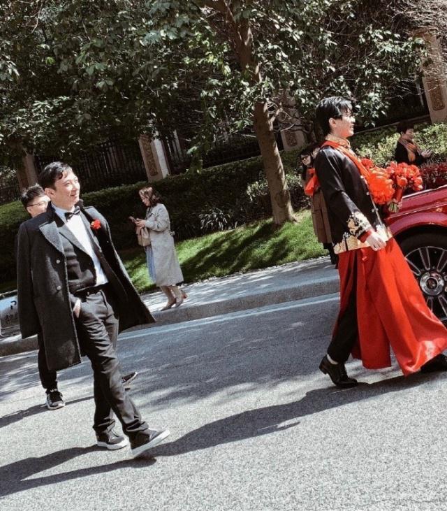 王思聪参加婚礼送劳斯莱斯,王思聪参加老同学婚礼随礼