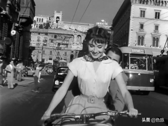 跟随赫本的脚步重温罗马假日,跟着赫本的脚步来到了罗马