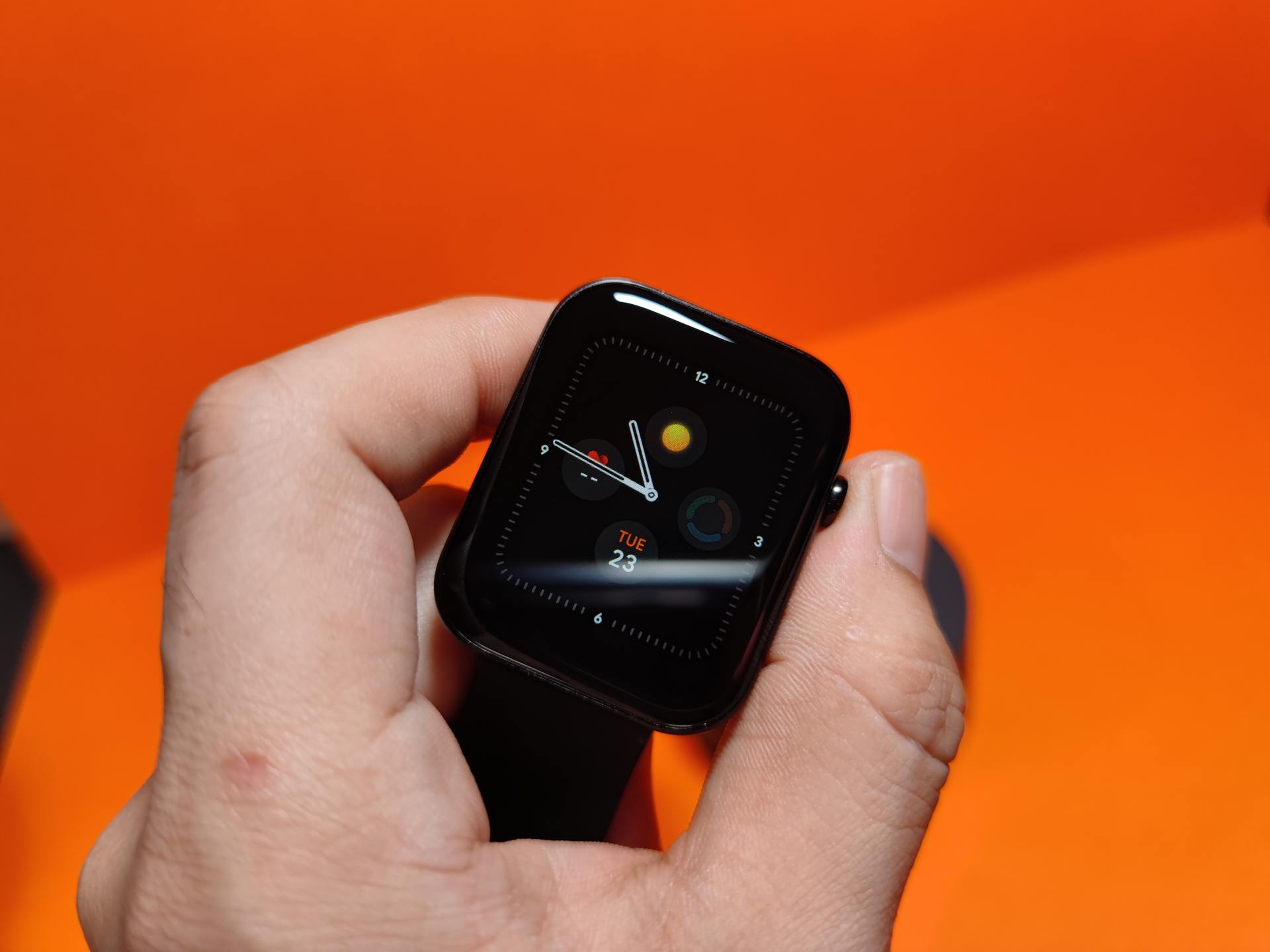 能测气温气压的智能手表,可监测体温和血糖的手表