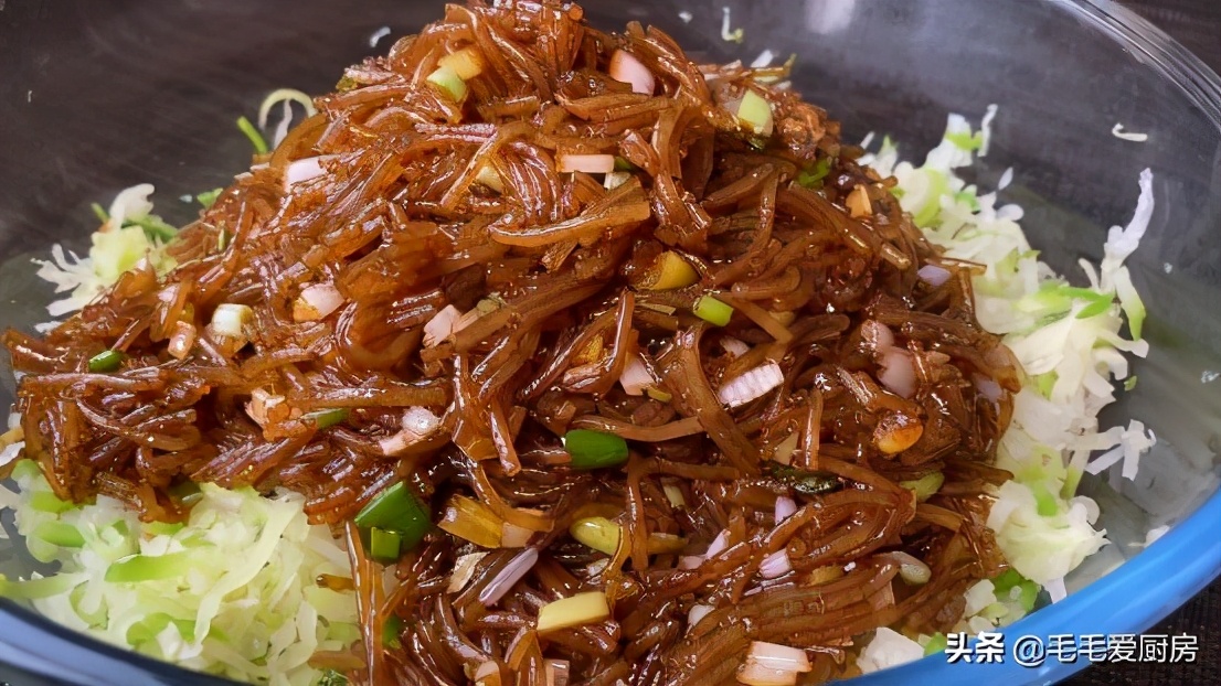 蒸包子诀窍告诉你不要直接上蒸笼,蒸包子要咋蒸不粘