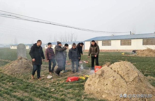 下葬三天圆坟有何讲究,北方下葬圆坟习俗