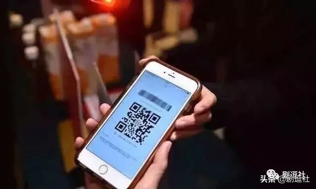 网红直播买伪劣产品被粉丝报复,网红直播骗人买东西