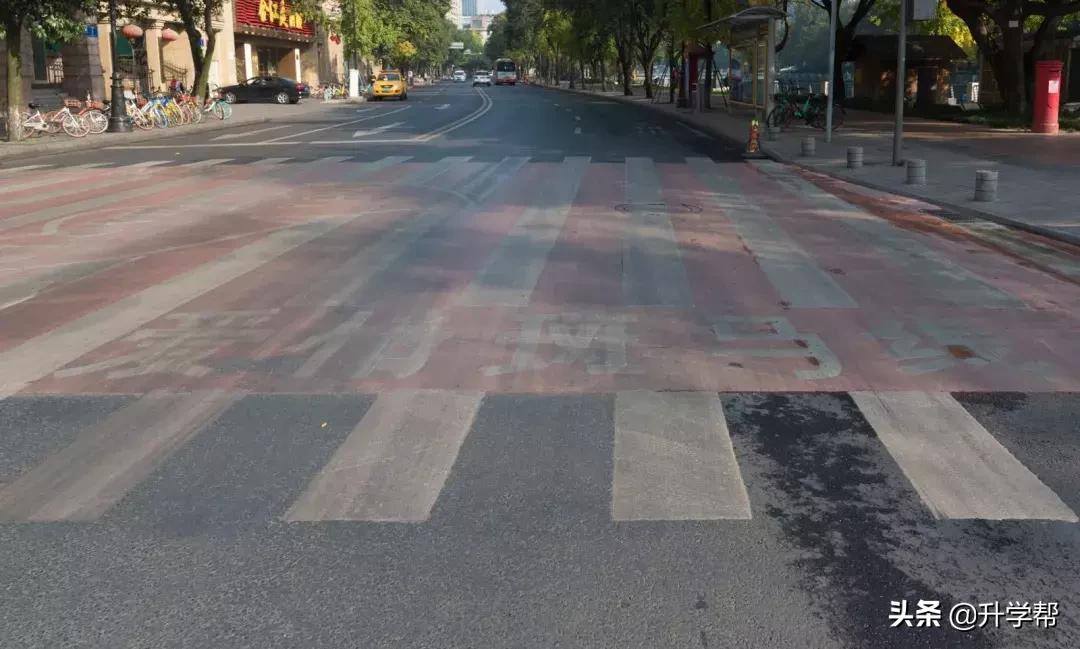 又来一条X形斑马线！你还知道哪些“花样”过马路？
