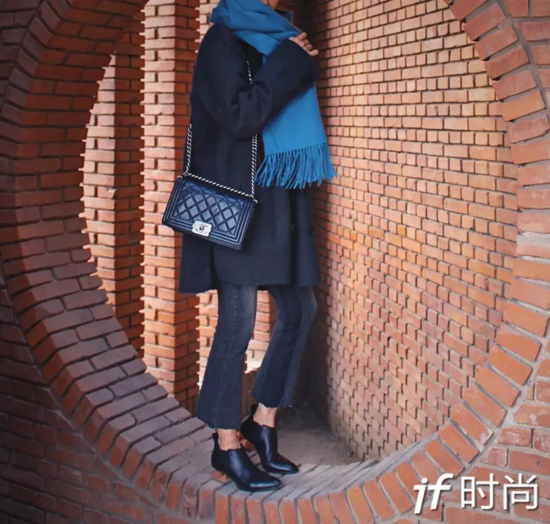 适合羽绒服显脸小围巾的系法,怎么给女生系围巾不会显脸小