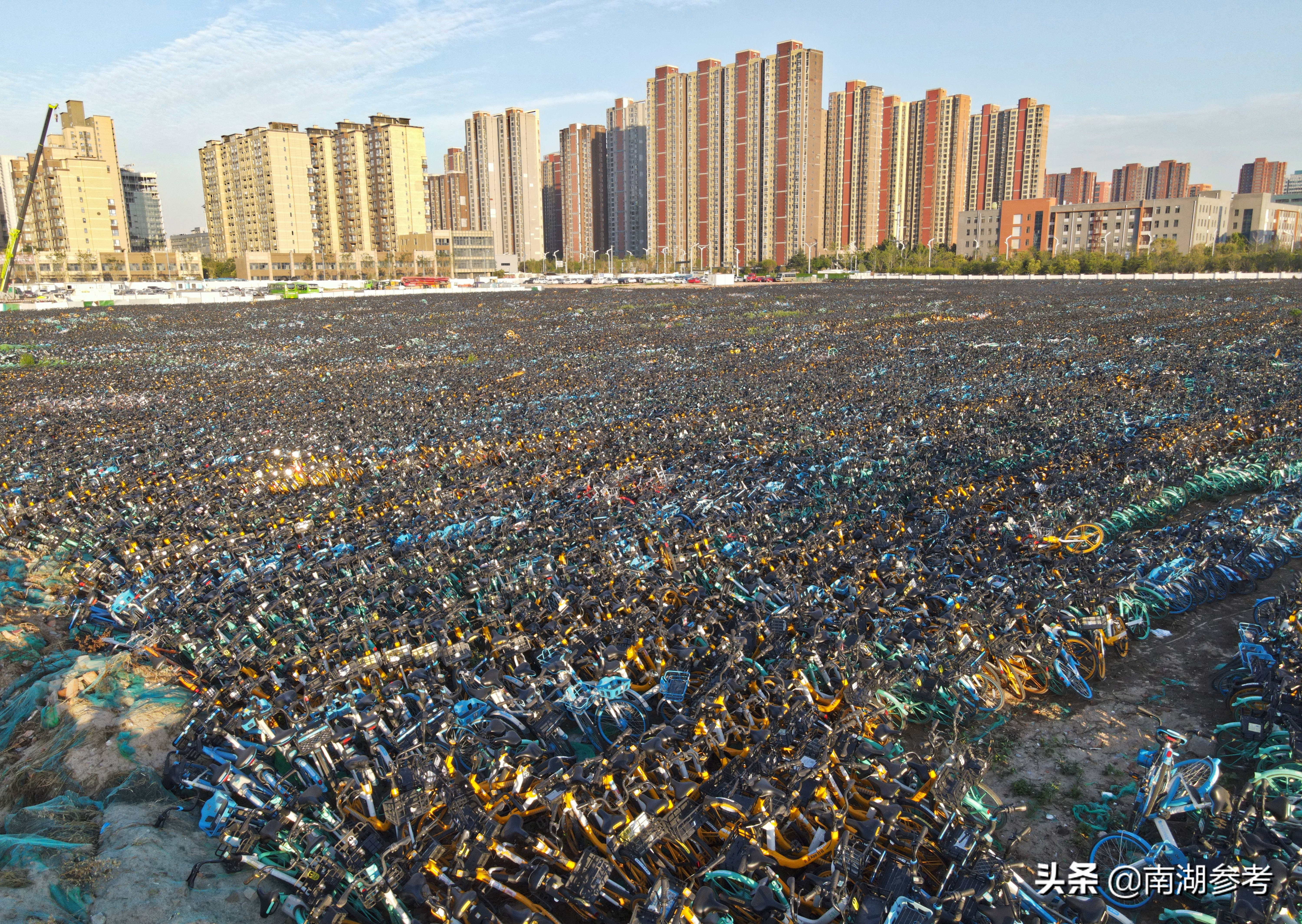 西安共享单车坟场,几十万辆共享单车坟场