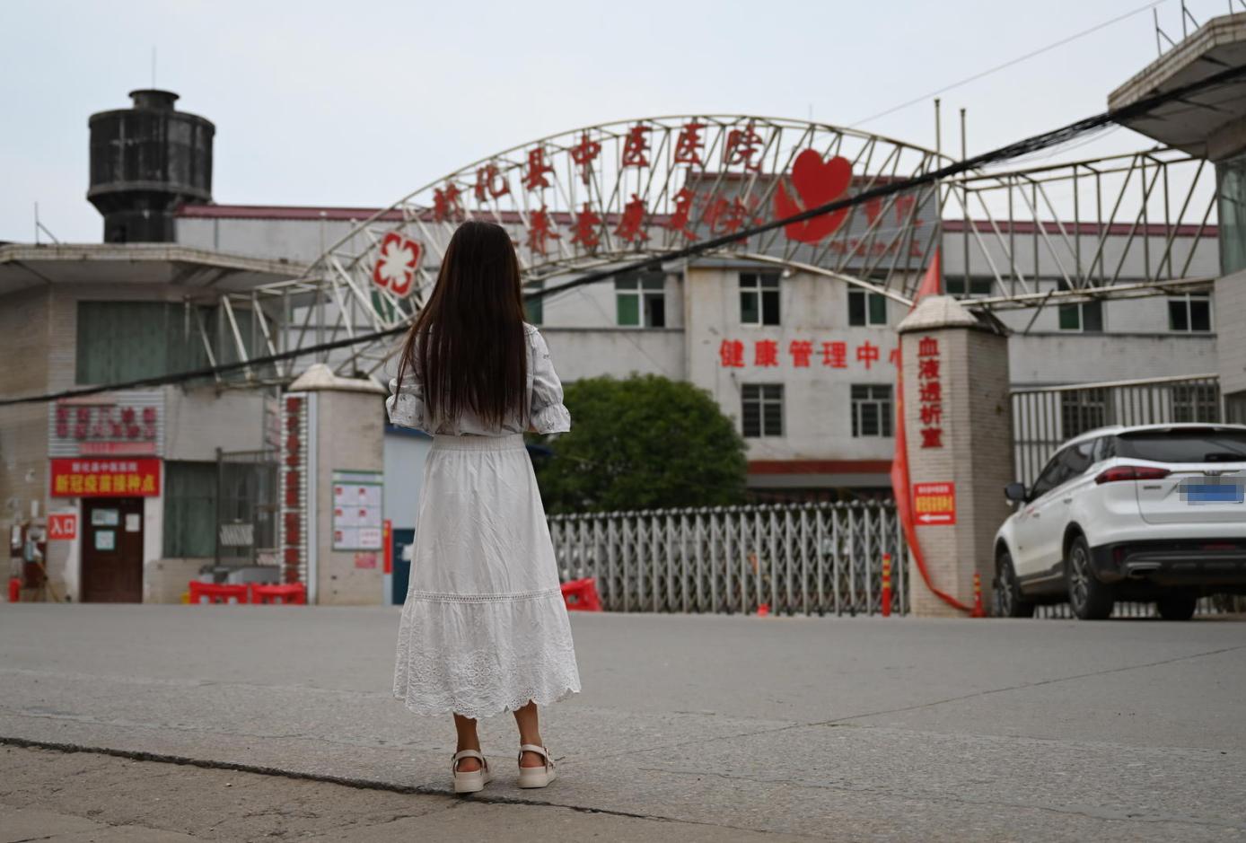 被母亲虐待、被家人和亲戚抛弃、被房东欺负、没钱治病！19岁女孩患5年尿毒症，曾想割腕自杀、吃*眠药安**自杀