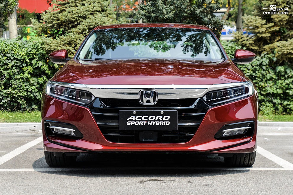 家用b级轿车凯美瑞雅阁天籁迈腾,雅阁2022款幻夜尊贵和凯美瑞2.5g