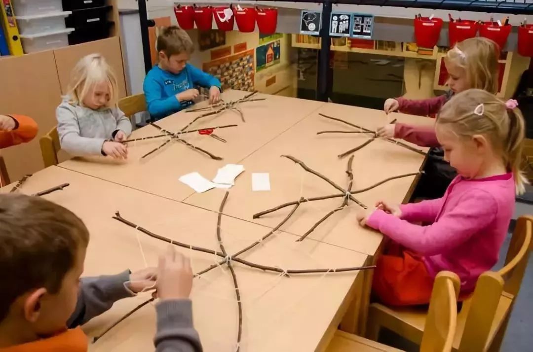 幼儿园用干树枝做成的手工,树枝创意100种手工画幼儿园