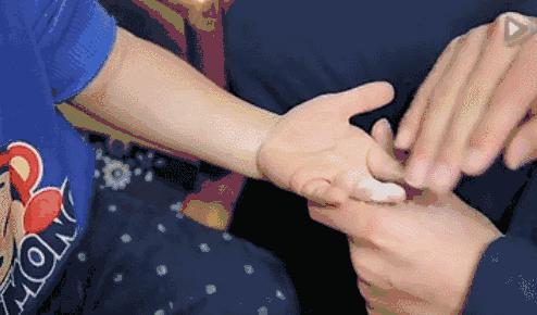 小儿推拿21种手法，轻松搞定几种常见病，动图来了，收藏好了