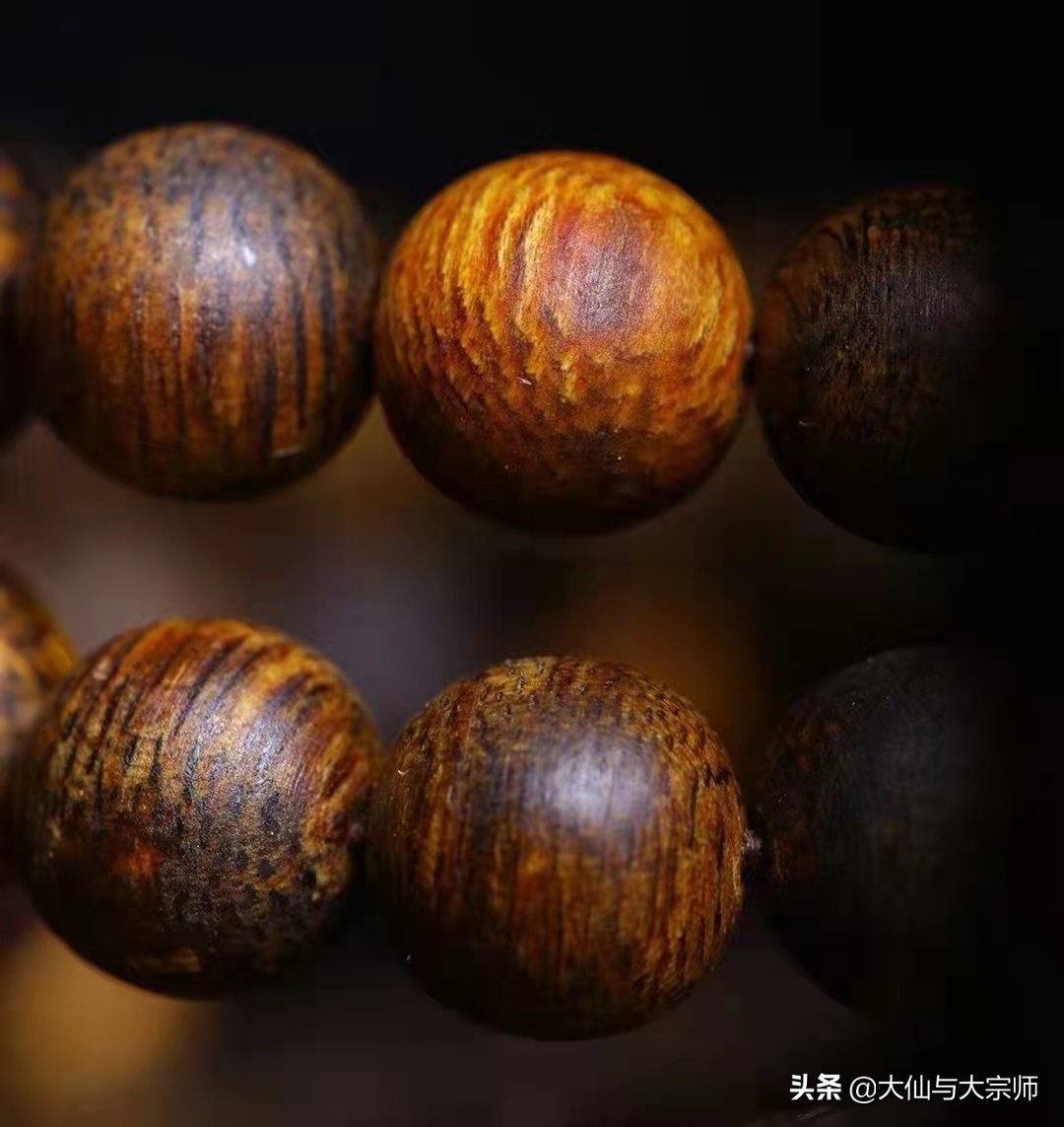 1串43克的绿奇楠手串目前价位多少,100元左右的奇楠手串是真的吗