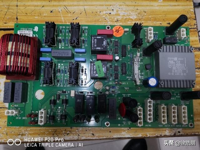 牙科口腔全景机一开机就跳闸，小伙子看一眼就知道哪儿坏了……