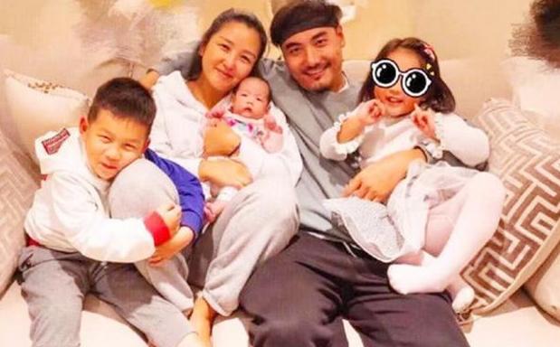 何洁卖小孩旧衣服,何洁衣服多少钱