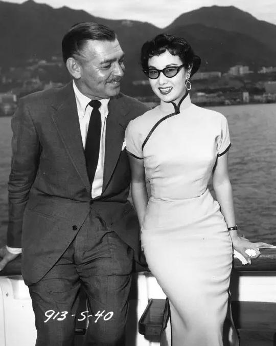 旗袍可以诠释各种美,风姿绰约温婉优雅的旗袍美女