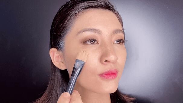 买粉底液送的刷子,买粉底送化妆箱