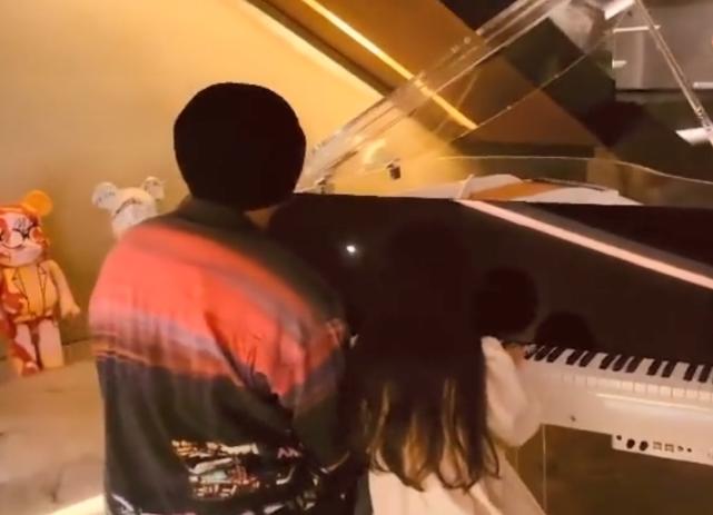 周杰伦昆凌一为子庆生新闻,周杰伦晒昆凌美照