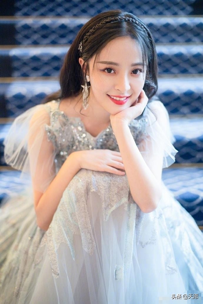 刘美西子乍一看还以为是一个日本人的名字,其实她是刘亦菲的别名