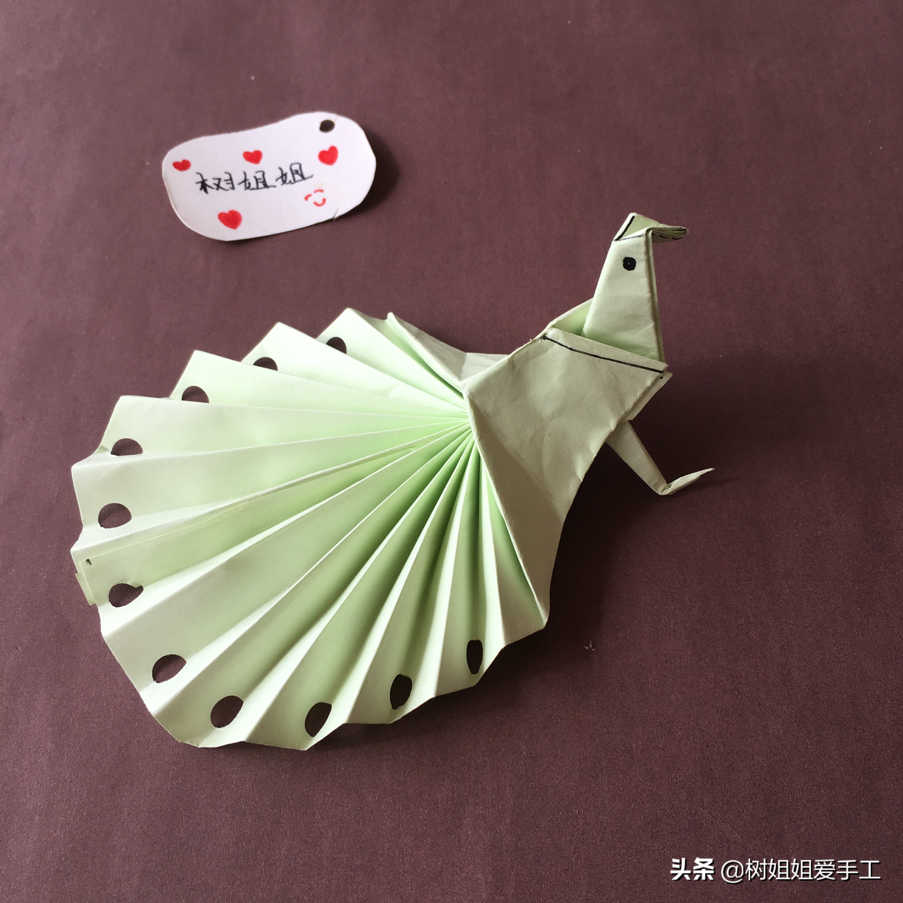 拖尾孔雀的三角插教程,折纸孔雀尾巴怎么折