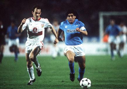 马拉多纳黑暗纪录,马拉多纳是哪一年加盟塞维利亚的