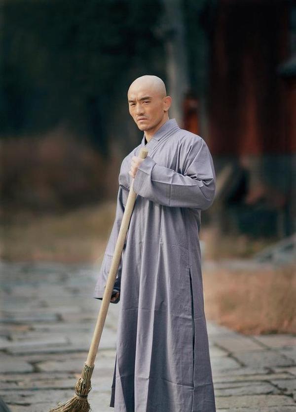 武僧一龙与马拉多纳惺惺相惜：我出身贫寒，是神的旨意让我生长