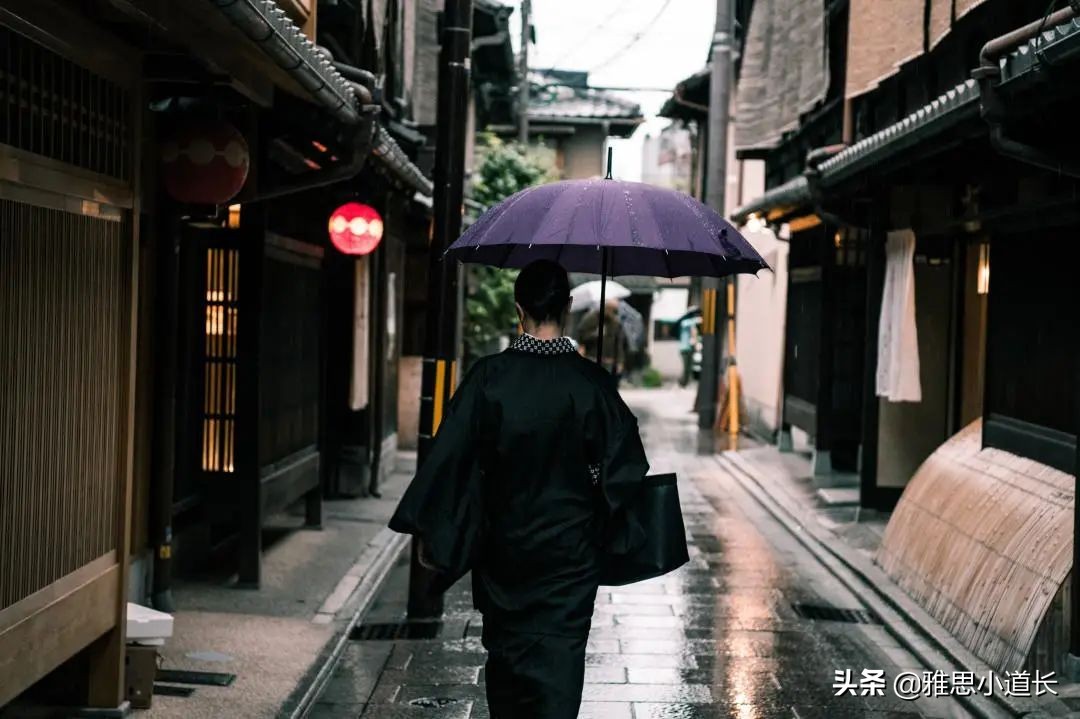 抵御大雨用英语怎么说,突降大雨用英语怎么说