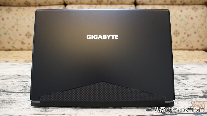 技嘉aero15xv8详细评测,技嘉游戏本aorus15x