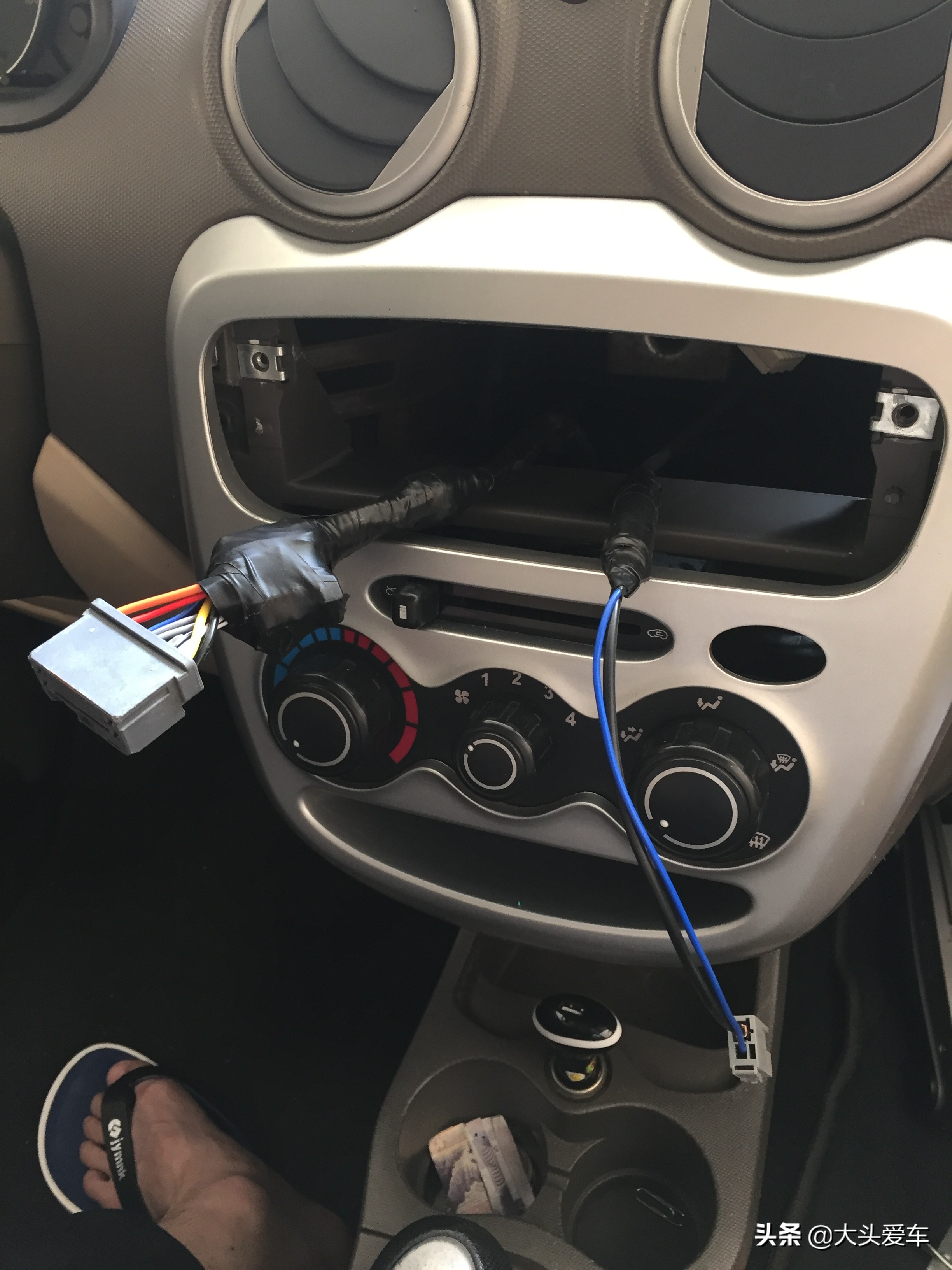 12年奔奔mini换收音机,12年二手奔奔mini