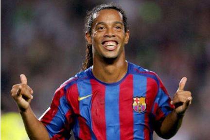 小罗足球传球,足球是圆的什么都有可能