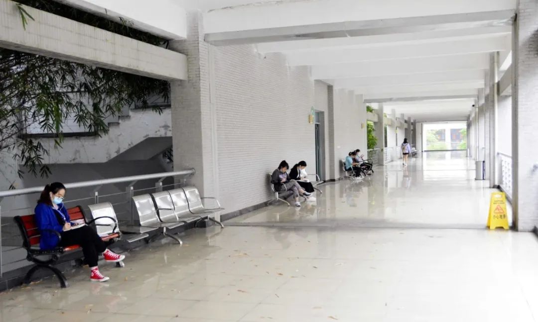 回顾：全面线下复课第一周，这依旧是你熟悉的西财课堂！