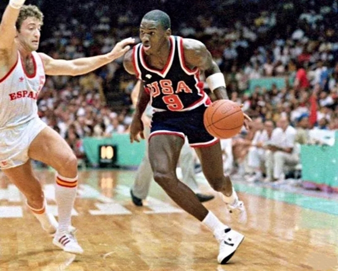 最贵的跑鞋排行榜第一名,史上最贵的马拉松跑鞋