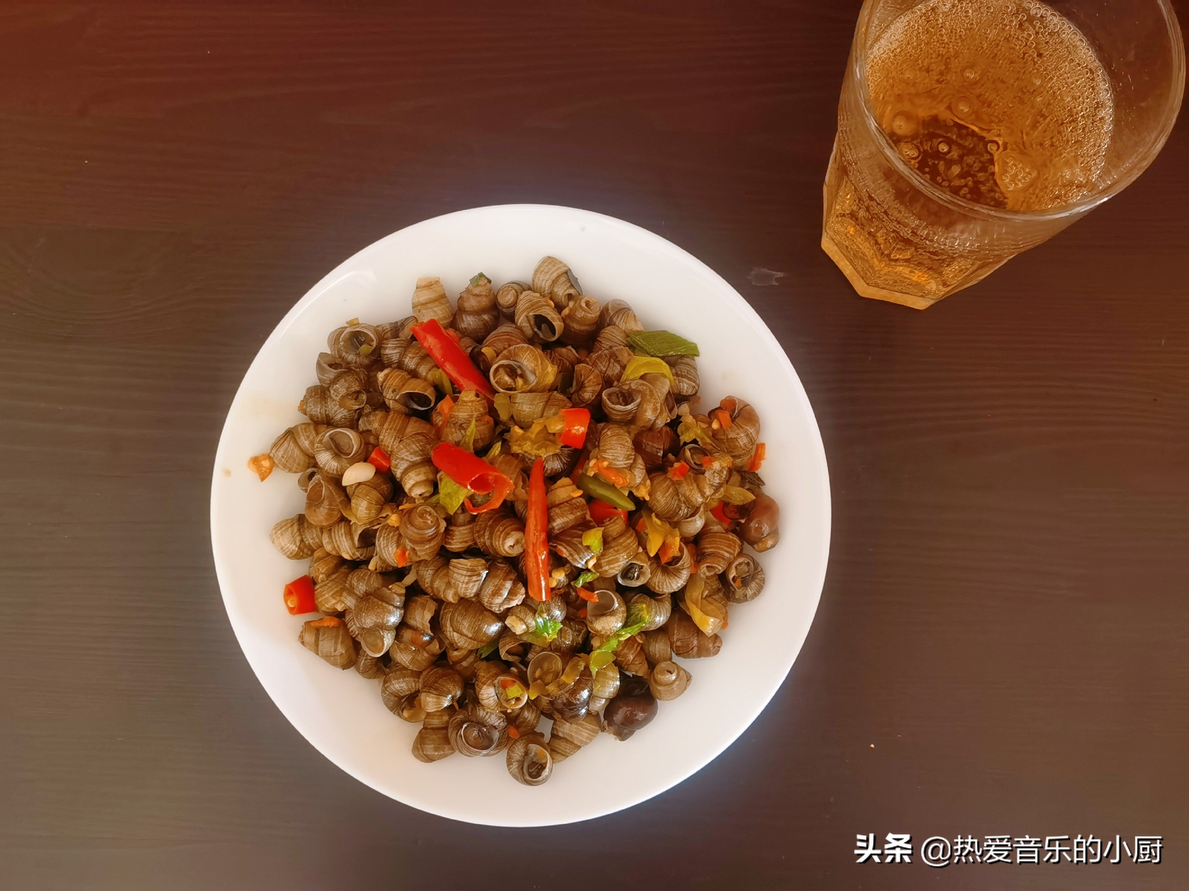 油焖田螺最正宗的做法,在家炒一份美味的田螺真的很简单