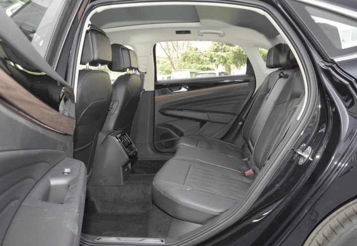 大众新款帕萨特到底值不值得买,曾经的b级车雪铁龙c5