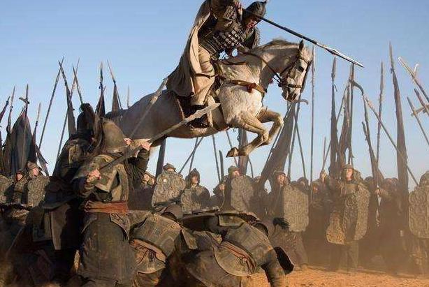 古代士兵打仗为什么要冲在前头,古代打仗士兵们为什么会自愿冲锋