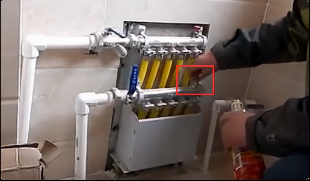 顶楼地暖老是有气咋办,如何判断地暖有没有气