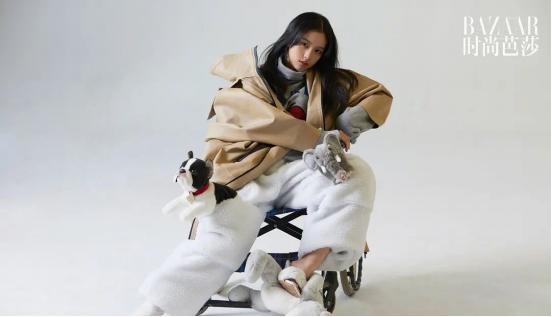 周也最新出席时尚活动,周也接了多少个通告拍时尚片