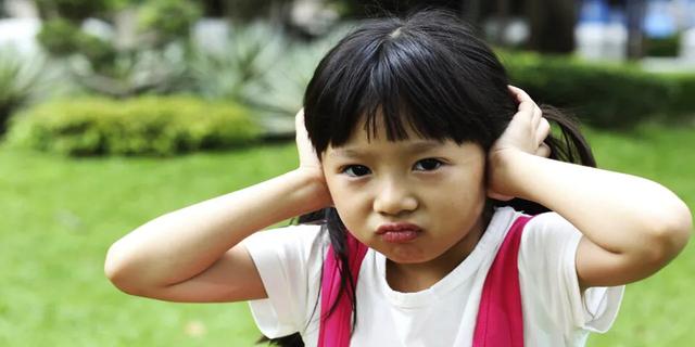 这个母亲的＂疯狂＂举动，却引得旁人拍手称赞