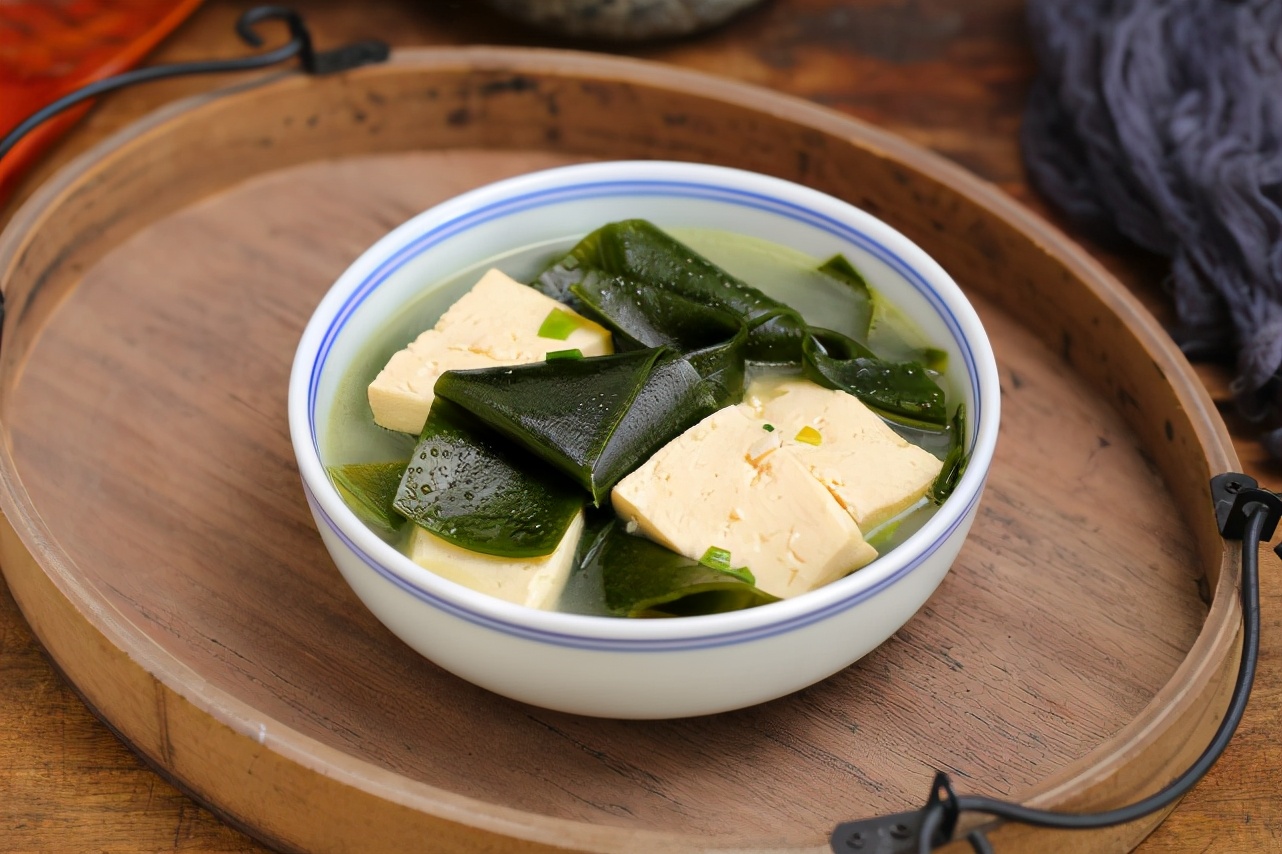 家常海带豆腐汤怎么做好喝,嫩豆腐海带汤的家常做法最好吃