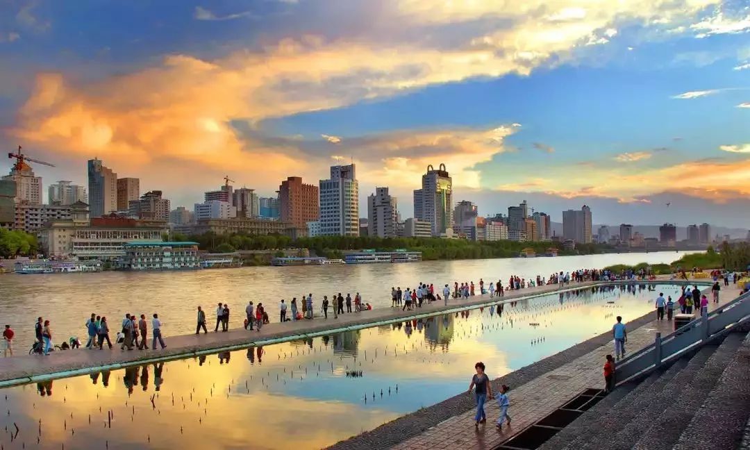 不忘初心牢记使命服务群众暖民心,不忘初心牢记使命为民服务