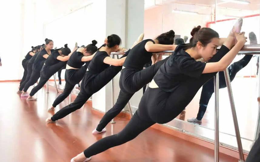 想当一名幼师有前途吗,大专生当幼师有前途吗