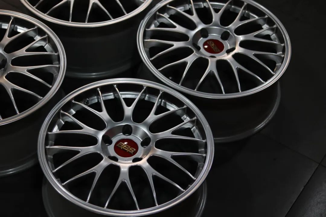 怪兽改造跑车视频,宝马f20120改装