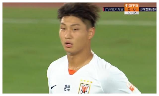 国足铁卫教科书式单防,足球中后卫铁卫