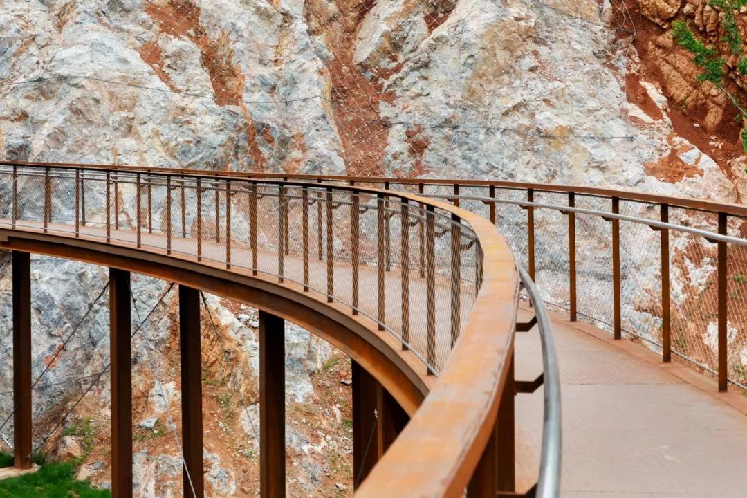 矿坑改造最美公园,矿坑改造湿地公园视频