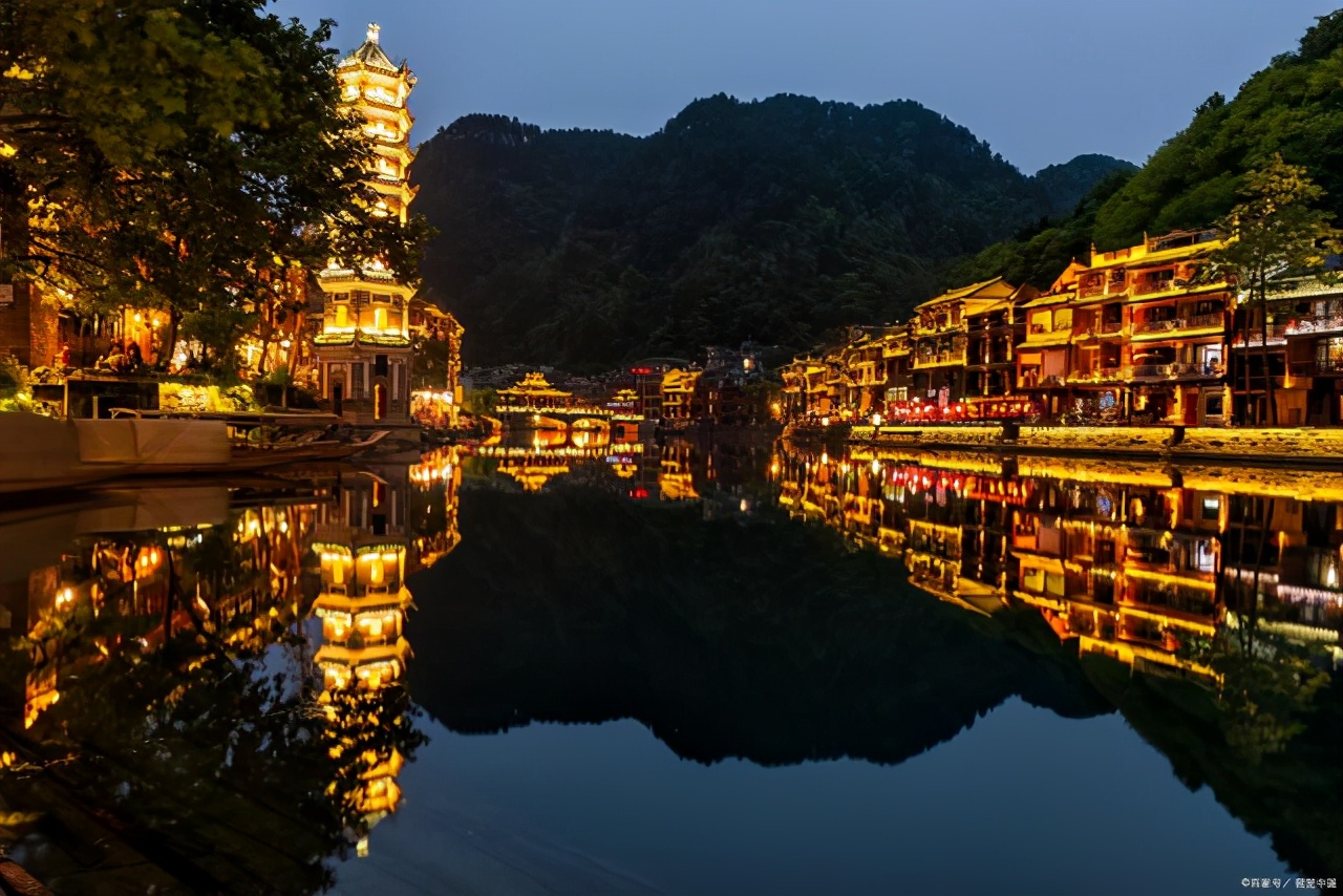 长沙凤凰古城4天三晚自由行攻略,最新凤凰古城住宿推荐详解攻略