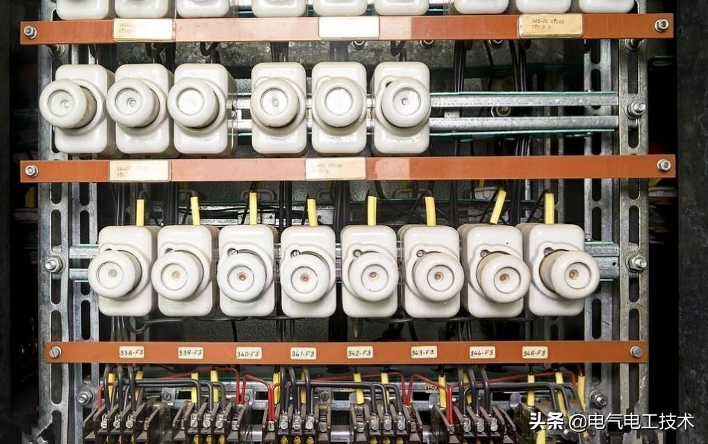 一顿操作猛如虎一看工资才2500,一顿操作猛如虎工资却是2500